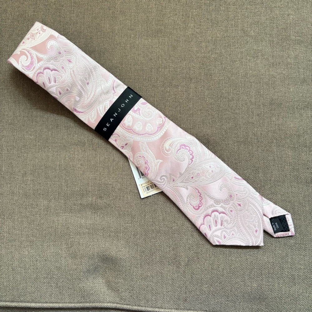 Sean John Pink Paisley Men's Tie. INV25/344
